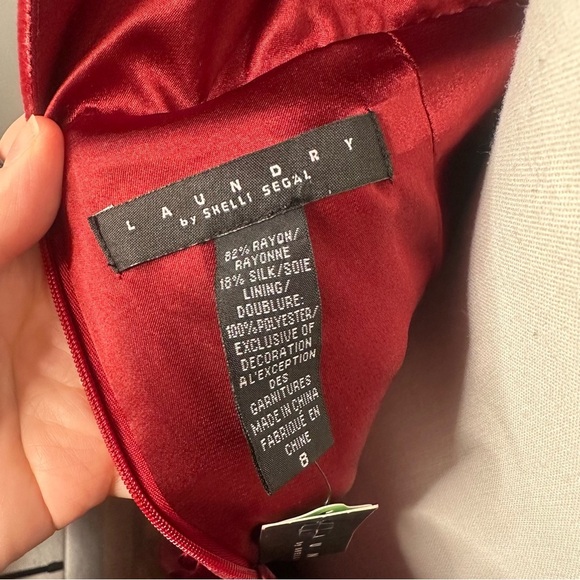 Laundry by Shelli Segal Red Velvet Gown | Size 8 | Crystal Brooch Detail | NWT - Picture 5 of 6